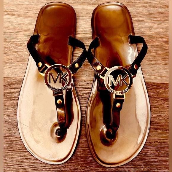 Michael Kors Sandal with Gold Emblem - Picture 1 of 3